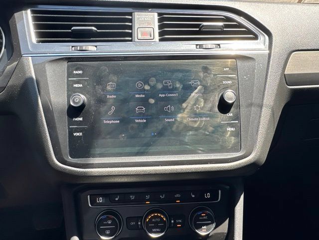 Used 2019 Volkswagen Tiguan SEL R-Line AWD/4WD image 26