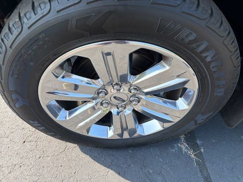 Used 2020 Ford F150 XLT w/ Equipment Group 302A Luxury AWD/4WD image 11