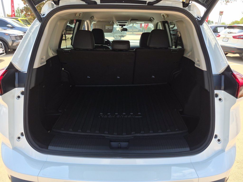 Certified 2026 Nissan Rogue SV AWD/4WD image 8