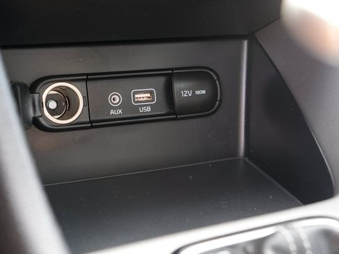 Used 2017 Kia Niro LX FWD image 30
