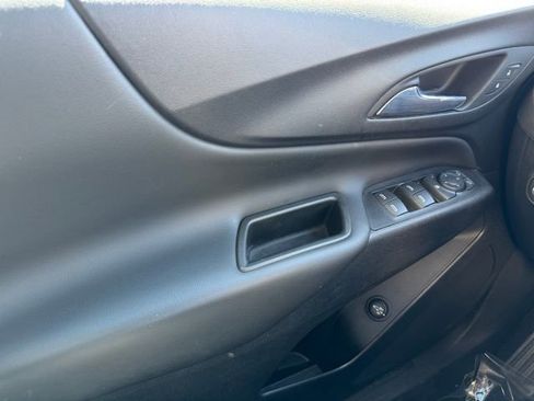 Used 2023 Chevrolet Equinox LT image 30