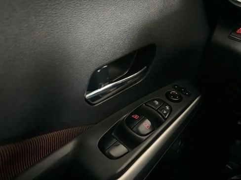 Used 2019 Nissan Kicks SR w/ Exterior Package FWD image 16