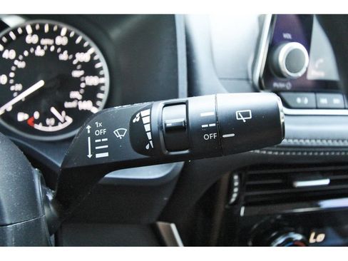Certified 2022 Nissan Rogue SV FWD image 18