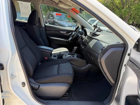 Used 2017 Nissan Rogue SV AWD/4WD image 10