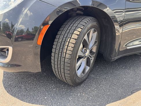 Used 2017 Chrysler Pacifica Limited FWD image 10
