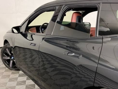 Used 2023 BMW iX xDrive50 w/ Sport Package AWD/4WD image 33