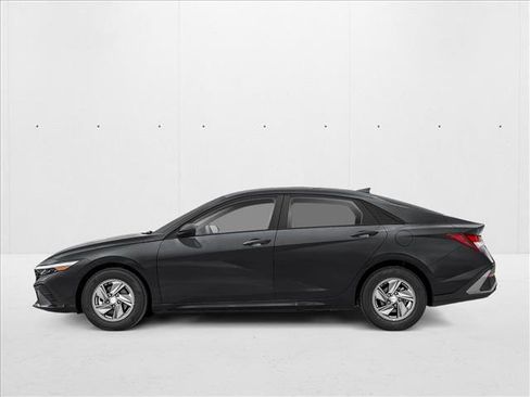 New 2026 Hyundai Elantra SE FWD image 3