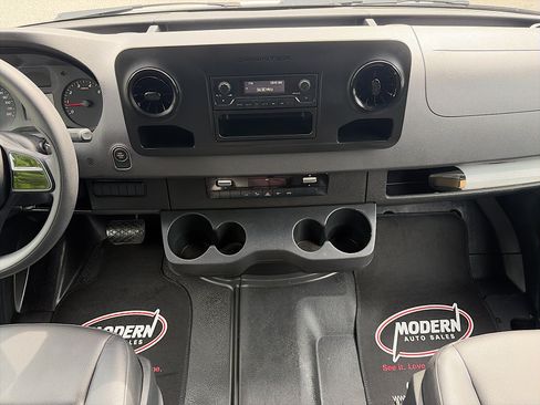 Used 2022 Mercedes-Benz Sprinter 1500 image 22