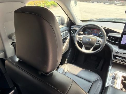 Certified 2023 Ford Explorer XLT w/ Equipment Group 202A RWD image 17