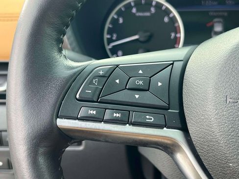 Used 2025 Nissan Sentra SV w/ SV Premium Package image 23