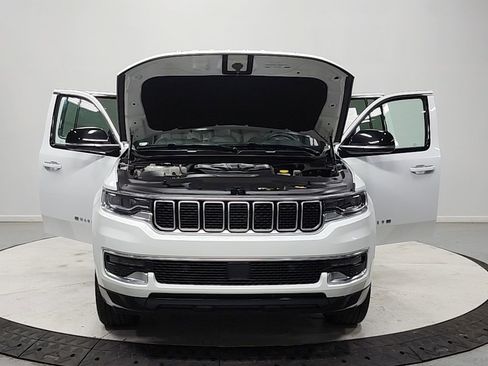 Used 2025 Jeep Wagoneer 2WD image 10