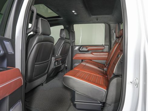 Used 2025 GMC Sierra 3500 Denali Ultimate image 12