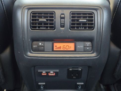 Used 2020 Nissan Pathfinder SL AWD/4WD image 29