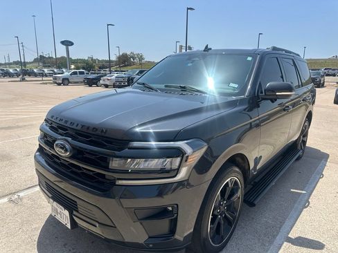 Used 2023 Ford Expedition Limited RWD image 1
