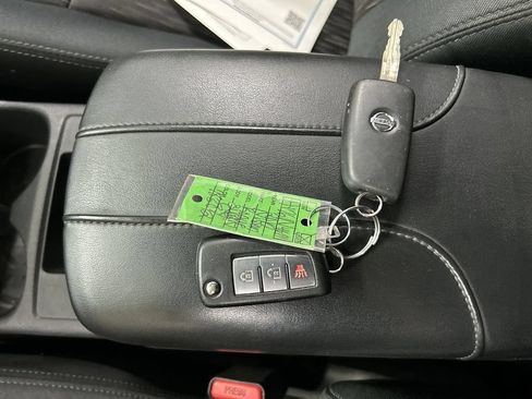 Used 2017 Nissan Rogue S AWD/4WD image 12