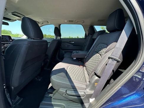 Used 2022 Nissan Pathfinder SV AWD/4WD image 22