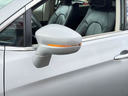 Used 2022 Chrysler Pacifica Touring-L FWD image 86