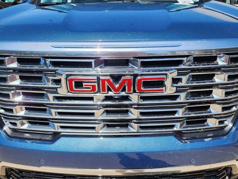 New 2026 GMC Acadia Denali image 10