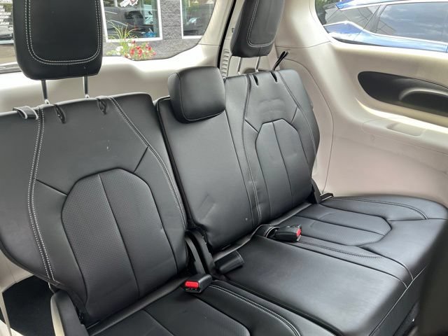 Used 2023 Chrysler Pacifica Touring-L AWD/4WD image 14