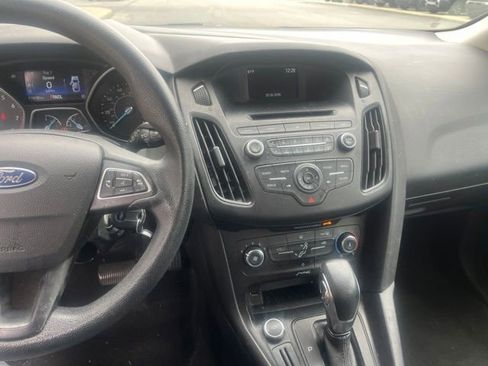 Used 2017 Ford Focus SE FWD image 27