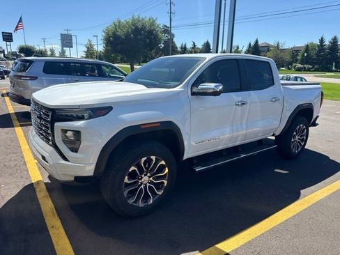Used 2024 GMC Canyon Denali AWD/4WD image 2