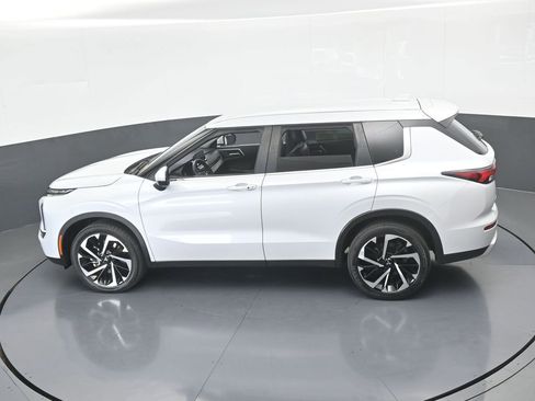 Used 2023 Mitsubishi Outlander SE image 56