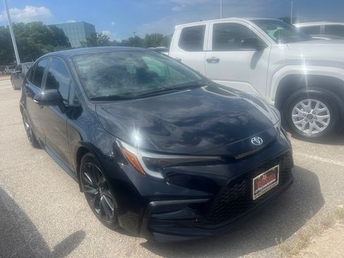 Used 2024 Toyota Corolla SE FWD image 3