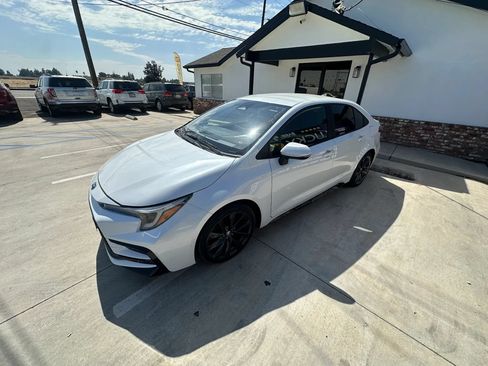 Used 2025 Toyota Corolla SE FWD image 14
