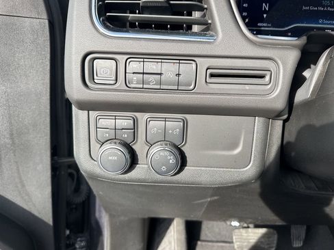 Used 2023 Chevrolet Suburban Premier image 20