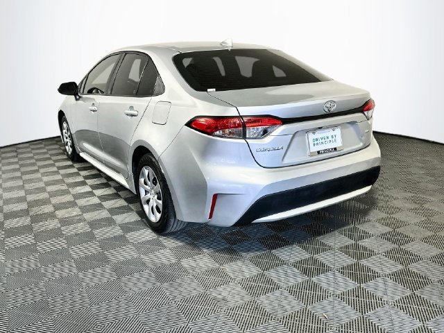 Used 2022 Toyota Corolla LE FWD image 6