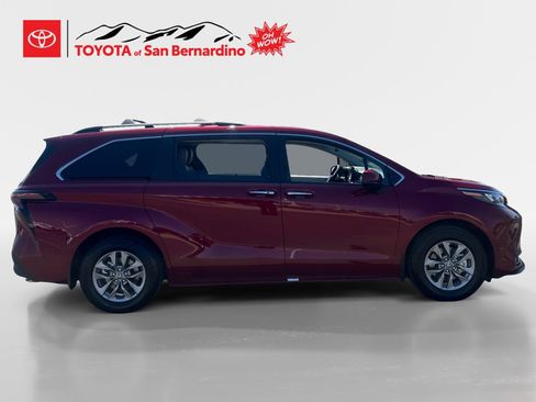 New 2026 Toyota Sienna XLE FWD image 6