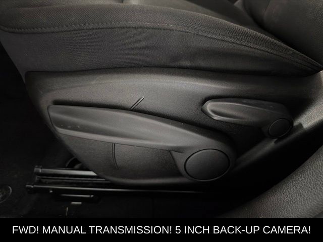 Used 2016 Jeep Renegade Latitude FWD image 13