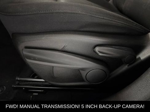 Used 2016 Jeep Renegade Latitude FWD image 13