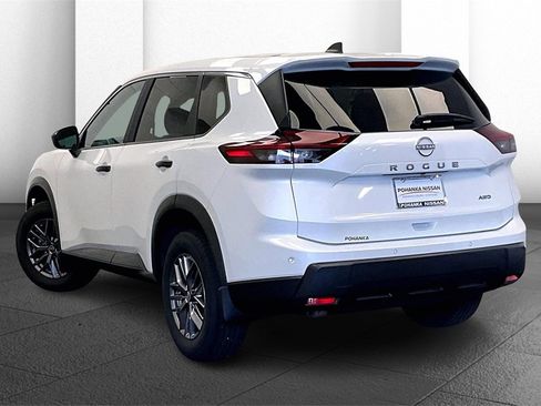 Certified 2025 Nissan Rogue S image 9