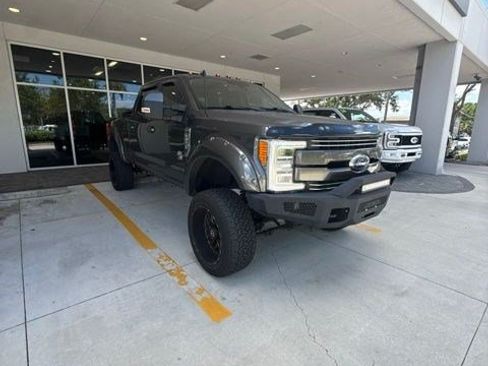 Used 2019 Ford F250 Lariat w/ Lariat Ultimate Package AWD/4WD image 1