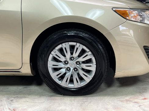 Used 2012 Toyota Camry LE FWD image 29