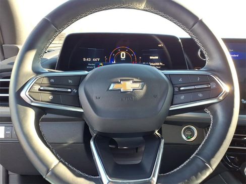 Used 2025 Chevrolet Traverse LT image 20