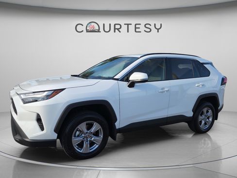 Certified 2025 Toyota RAV4 XLE FWD image 1