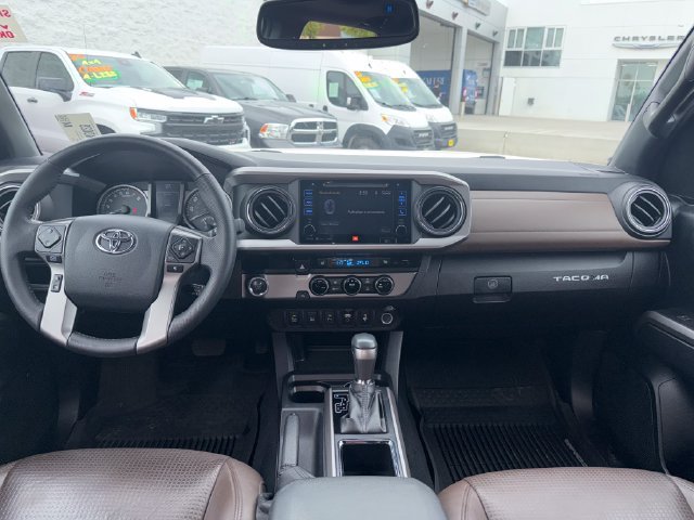 Used 2017 Toyota Tacoma Limited w/ Tow Package RWD image 12
