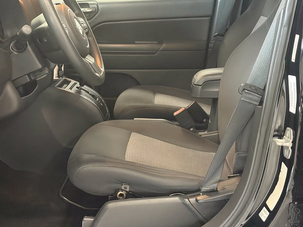 Used 2014 Jeep Compass Sport FWD image 9