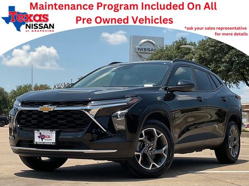Used 2025 Chevrolet Trax LT FWD image 1