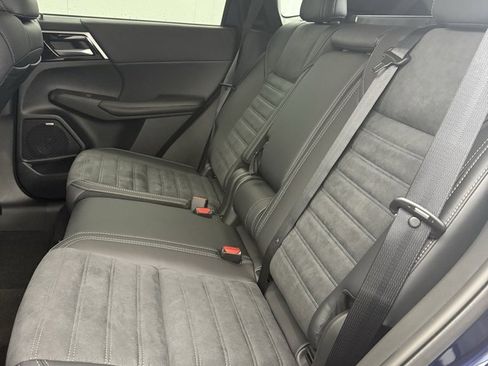 New 2025 Mitsubishi Outlander SE image 27