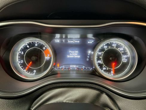 Used 2019 Jeep Cherokee Limited FWD image 12