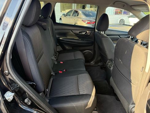 Used 2020 Nissan Rogue SV image 12