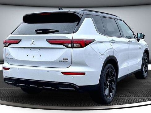 Used 2024 Mitsubishi Outlander SEL Black Edition image 6