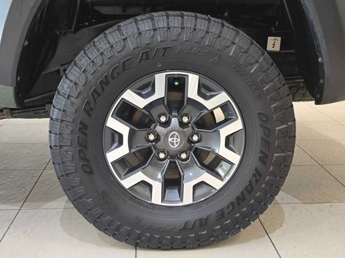 Certified 2022 Toyota Tacoma TRD Off-Road w/ TRD Premium Off Road Package AWD/4WD image 8