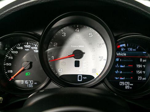 Used 2018 Porsche 718 Boxster S image 8