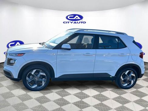 Used 2023 Hyundai Venue SEL image 7