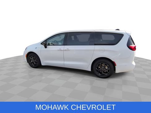 Used 2024 Chrysler Pacifica Limited FWD image 6