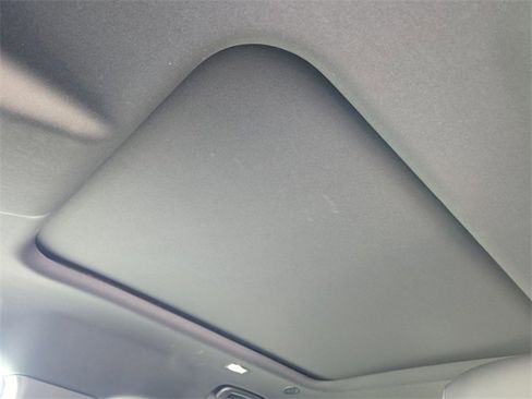 Used 2025 Land Rover Defender 110 S image 17